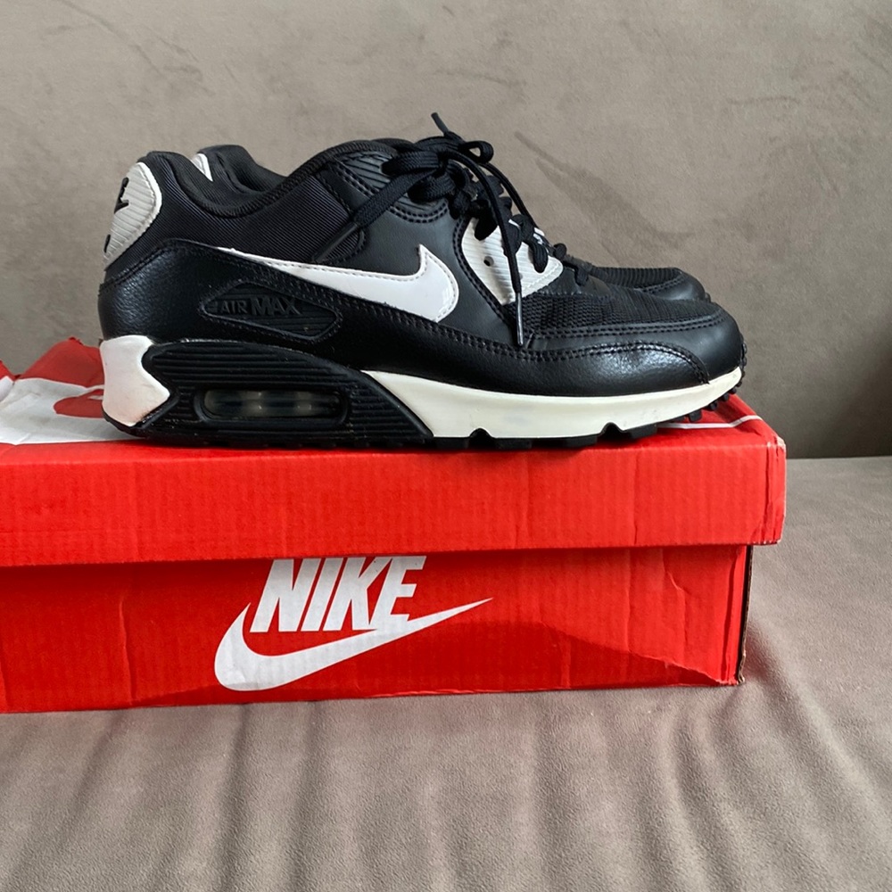 Women’s Nike Air Max 90 Size 6.5